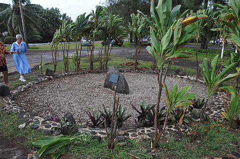 Circle of stones commemorates the Cook Islanders who colonized New Zealand CIRCLE OF STONES AT NGATANGIIA BAY, COOK ISLANDS.jpg