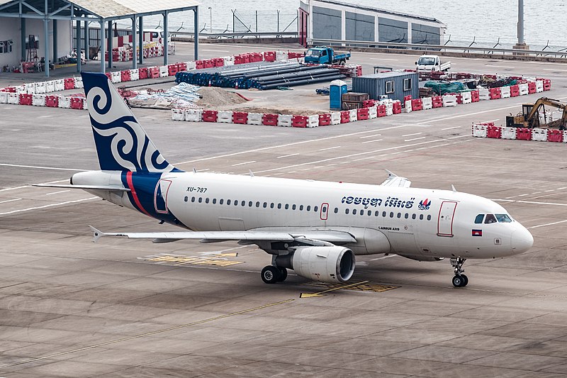 File:Cambodia Airways A319-100 XU-797.jpg