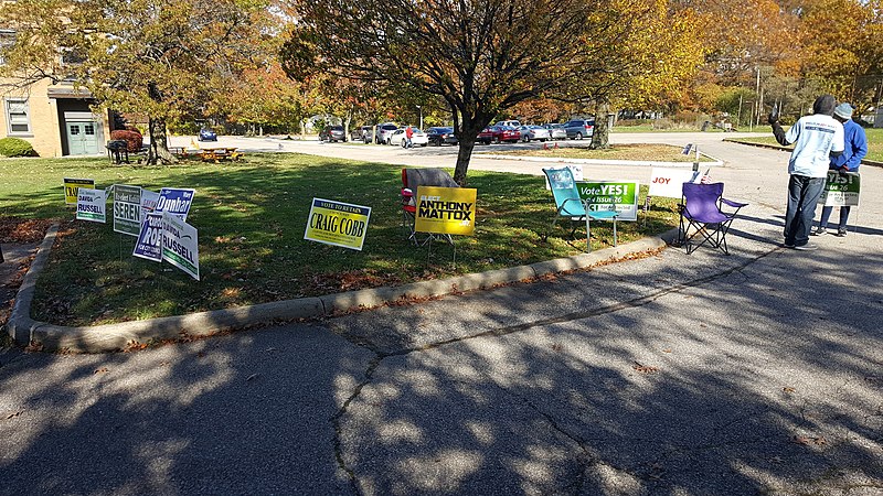 File:Campaign signs - 2019 Ohio general election (49155606382).jpg