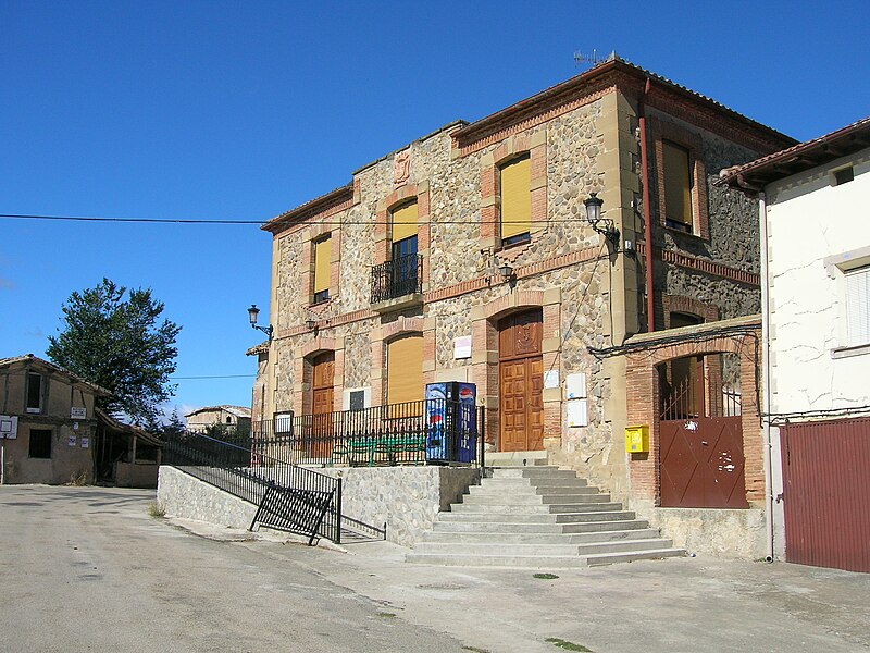 File:Casona en Viloria de Rioja (Burgos).jpg