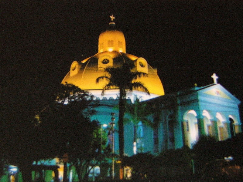 File:Catedral São Carlos nova iluminacao.jpg