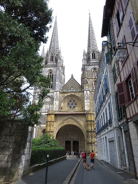 File:Cathedral of Saint Mary of Bayonne.jpg