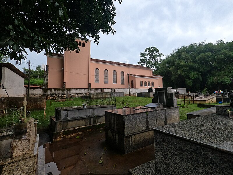 File:Cemitério da Igreja de Santa Rita de Pacas 05.jpg