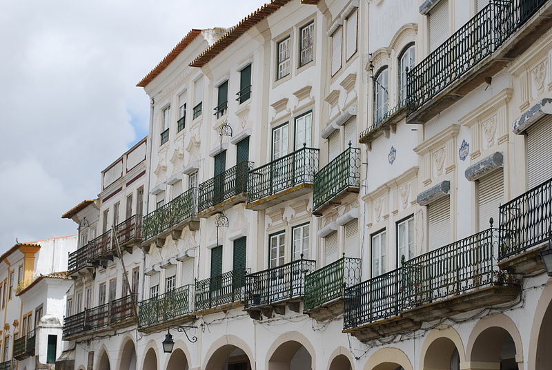 File:Centro Histórico de Évora - Praça do Giraldo.jpg