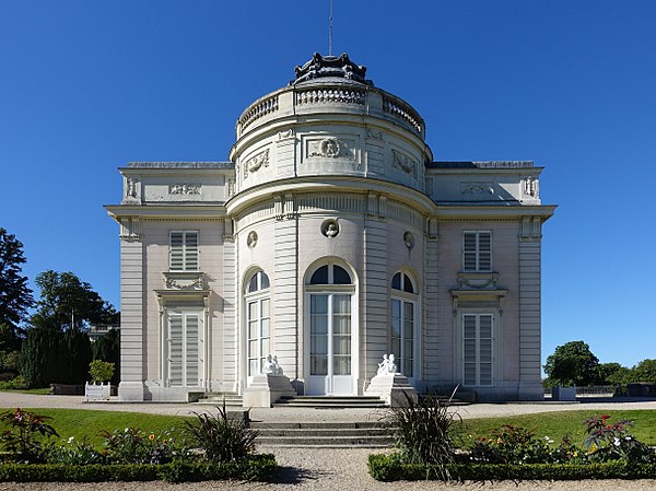 The rear façade of the château