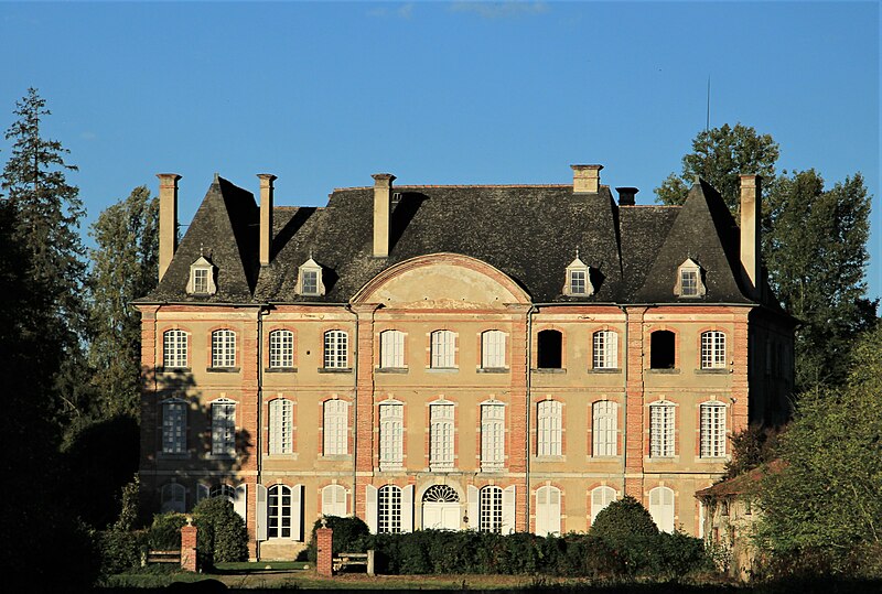 File:Château de Tostat (Hautes-Pyrénées) 1.jpg