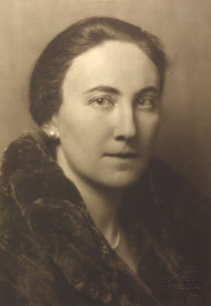 Datei:Charlotte Bühler (1893–1974) 1927 © Georg Fayer (1891–1950) OeNB 10450832.jpg