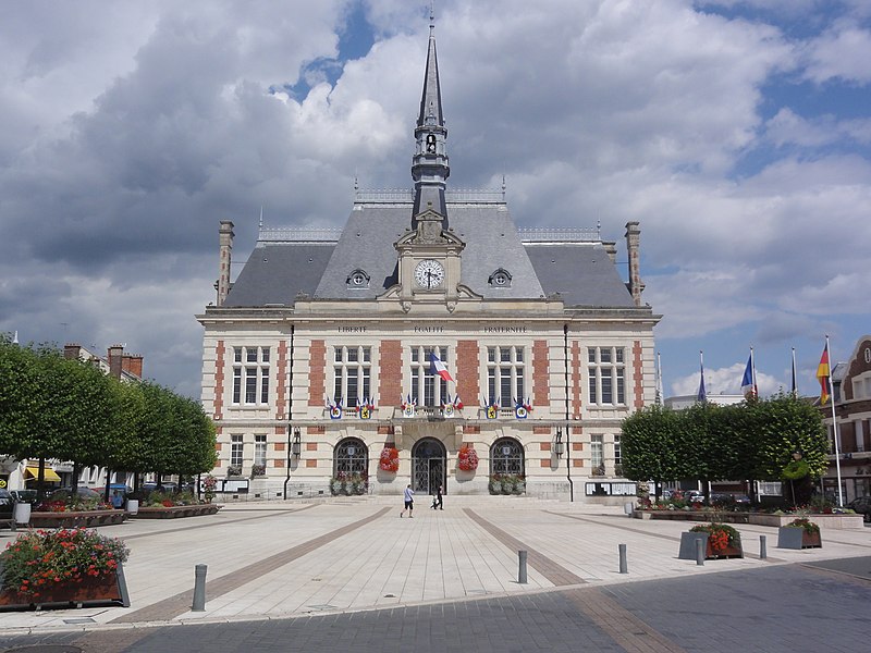 File:Chauny (Aisne) mairie.JPG