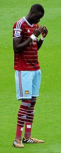 Cheikhou Kouyaté fait dua.jpg