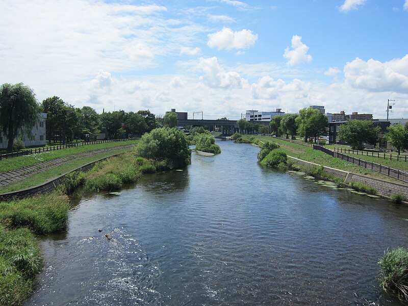 File:Chitose River 2014.jpg