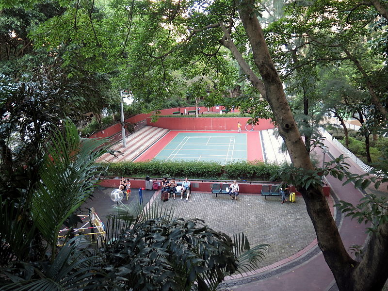 File:Choi Yuen Estate Badminton Court 2014.jpg