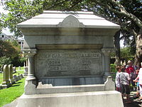 Closeup of John C. Calhoun grave IMG 4649.JPG