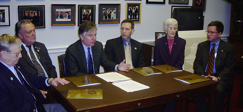 File:Congressman Marty Meehan joined by retired flag officers interested in repealling DADT.jpg