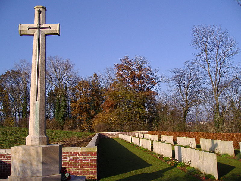 File:DEVONSHIRE CEMETERY.JPG