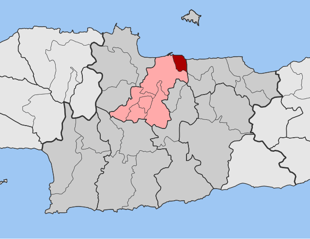 Localização da unidade municipal de Néa Alicarnassós (vermelho) no município de Heraclião (rosa) e na unidade regional homónima
