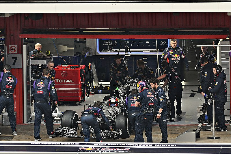 File:Daniil Kvyat-Red Bull-2015 (3).JPG