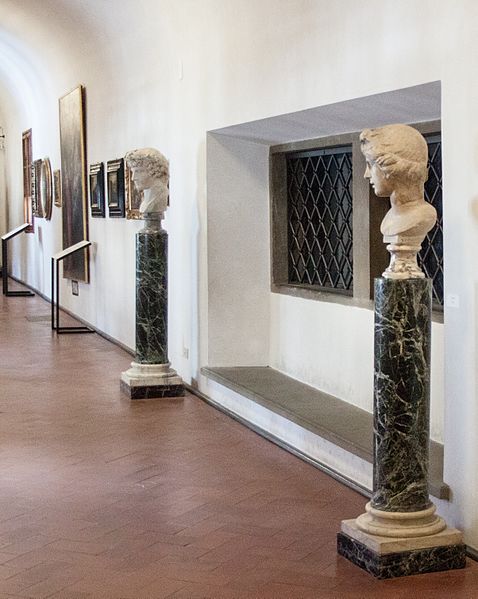 File:Detail of the Vasari Corridor 2016-05-06-3.jpg