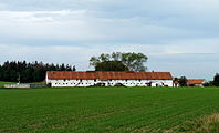 Čeština: Zemědělské budovy ve vsi Dlouhá v okrese Český Krumlov, Jihočeský kraj. English: Farm in the village of Dlouhá, Český Krumlov District, South Bohemian Region, Czech Republic.