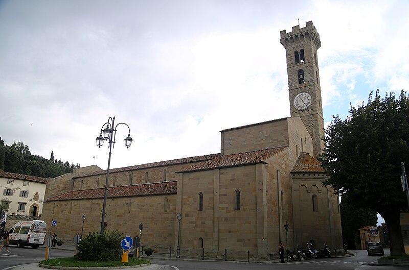 File:Dom S. Romolo Fiesole-1.jpg