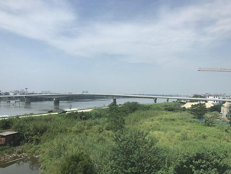 File:Dongjiang River from train for Guangzhou East Station 2.jpg