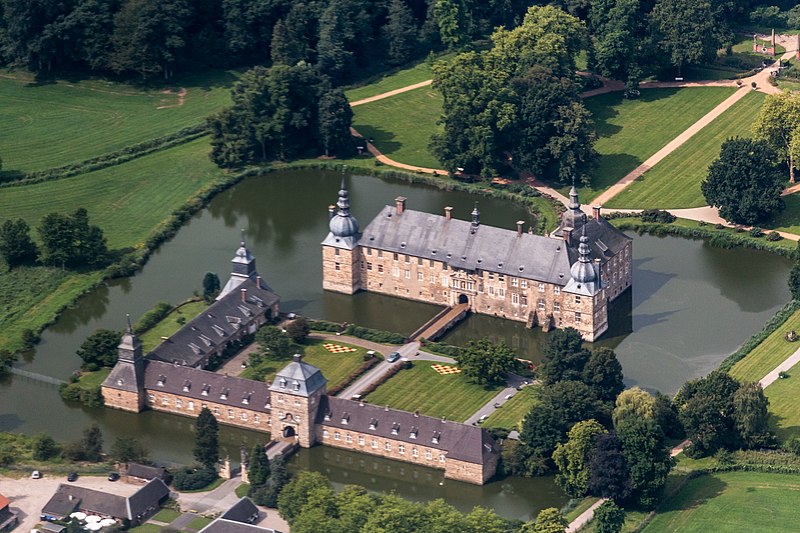 File:Dorsten, Lembeck, Schloss Lembeck -- 2014 -- 1979.jpg