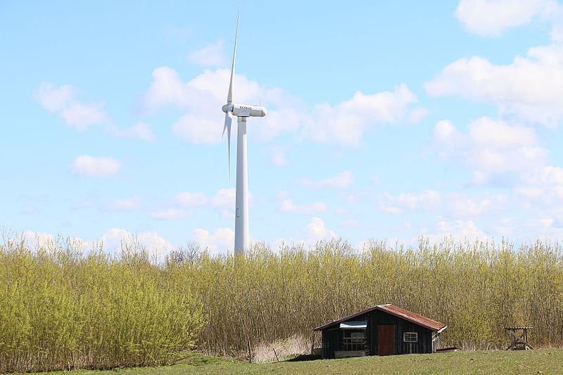 File:Dyssekildes vindmølle og pilerenseanlegg.jpg