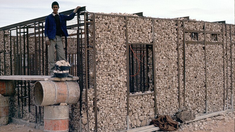 File:El Hadjira house construction 1986.jpg