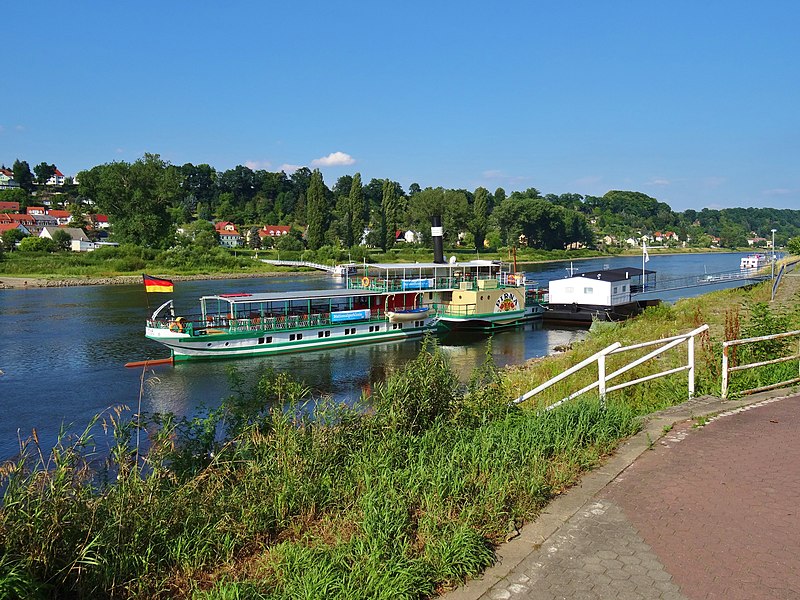 File:Elbe in Pirna 121603892.jpg