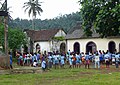 Elèves jouant au ballon dans une école de Ribeira Peixe (São Tomé) (3).jpg