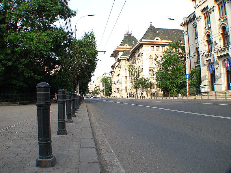 File:Empty street - Sunday afternoon - panoramio.jpg