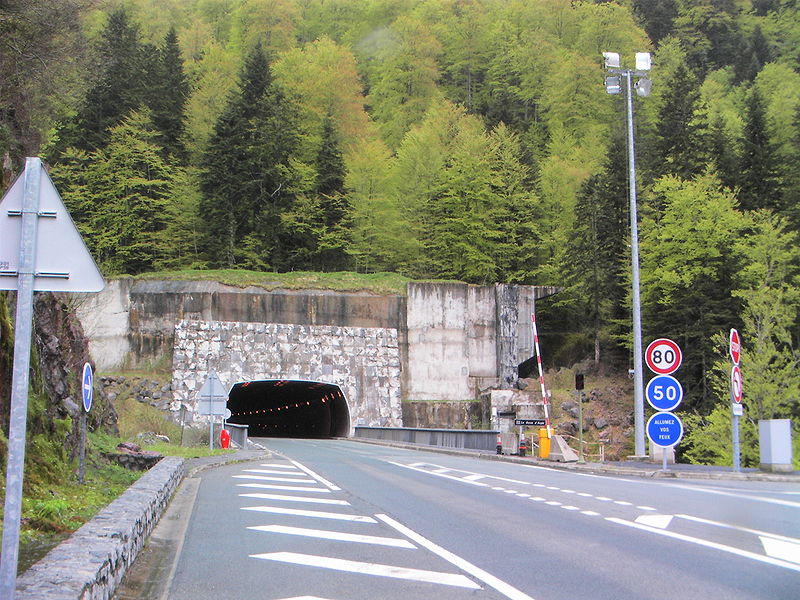 File:Entrée du tunnel côté francais vue 2.JPG