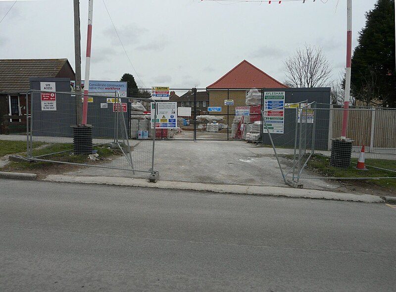 File:Entrance to a building site - geograph.org.uk - 4384292.jpg