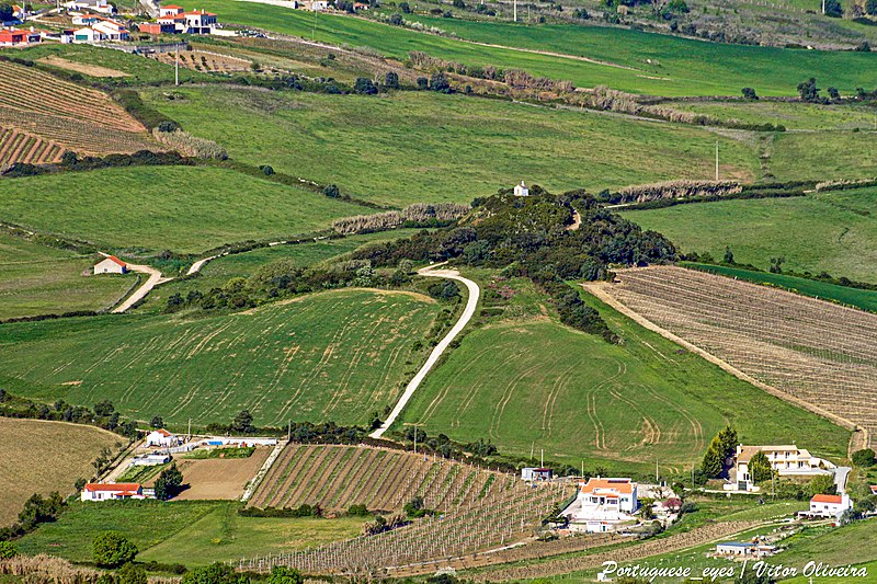 File:Ermida da Senhora do Monte - Arruda dos Vinhos - Portugal (51098377557).jpg