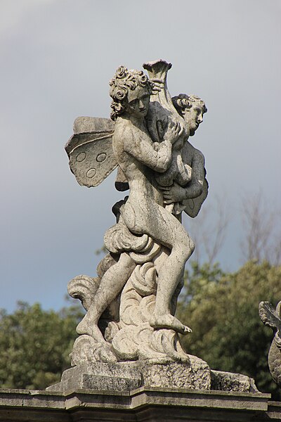 File:Escultura Fuente Eolo 17.jpg