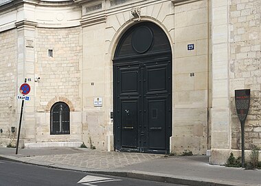 Entrée de la Maison de Santé des soeurs Augustines au no 29.