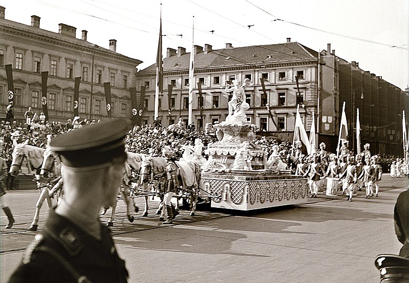 File:Festzug München 18 Juli 1937 Bild8.jpg