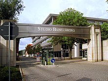 Babelsberg Studio bij Berlijnse poort met voetgangerseiland