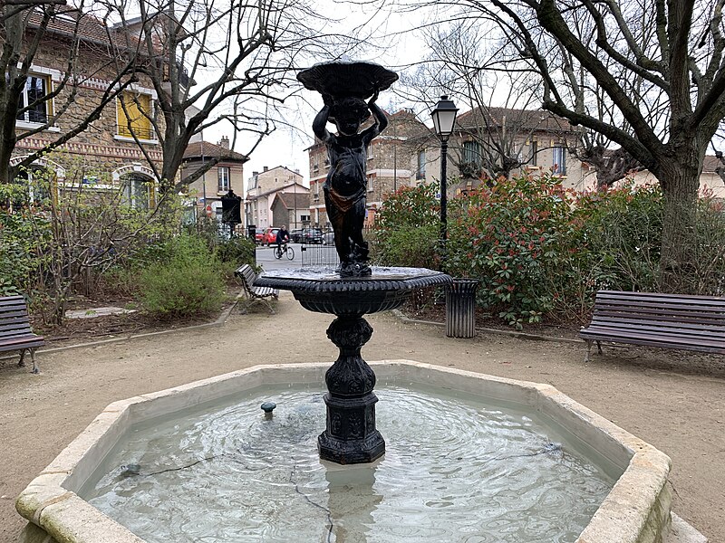 File:Fontaine Square Place Salanson - Maisons-Alfort (FR94) - 2021-03-22 - 3.jpg