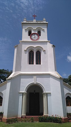 Front view of St. Paul's Church, Mangalore.jpg