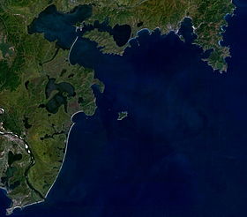 Остров Фуругельма (в центре) в заливе Посьета