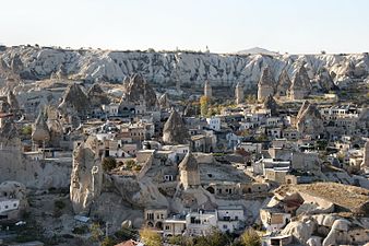 La vallée de Göreme et ses cheminées de fée dans le parc national de Göreme en Cappadoce.