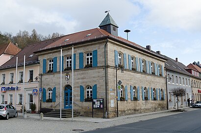 So kommt man zu Rathaus Goldkronach mit den Öffentlichen - Mehr zum Ort Hier