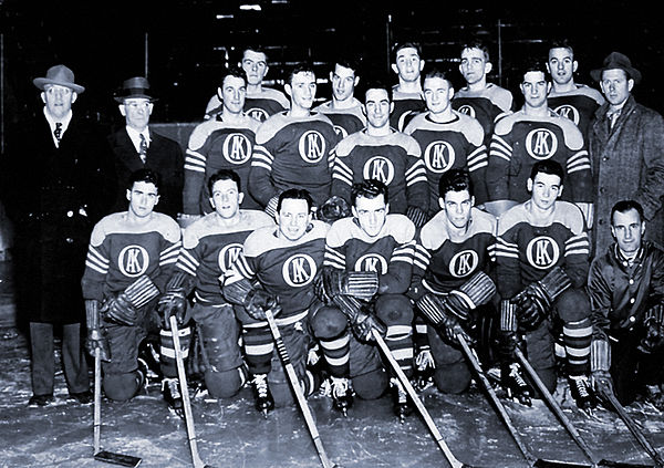 Gordie Howe (2nd from left, back row) on the 1945–46 Omaha Knights (USHL)