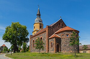 49. Platz: J.-H. Janßen mit Dorfkirche in Groß Leuthen