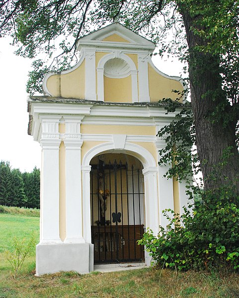 File:GuentherZ 2011-07-30 0215 Drosendorf-Autendorf Kapelle.jpg