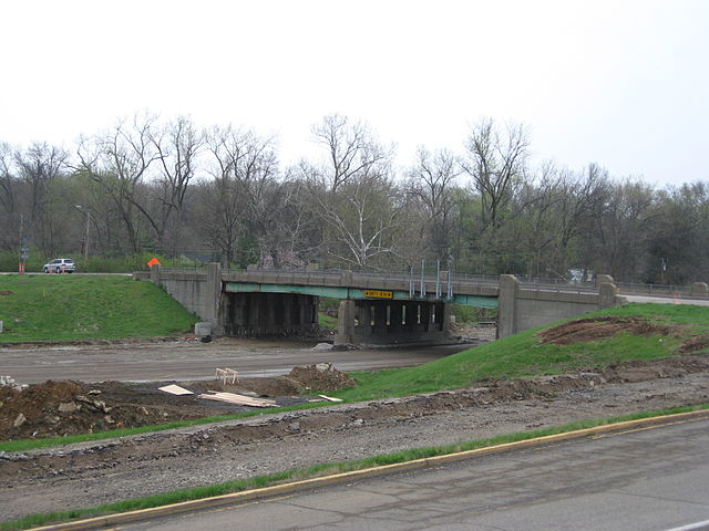 The Spoede Road overpass in Missouri above I-64, demolished in June 2008