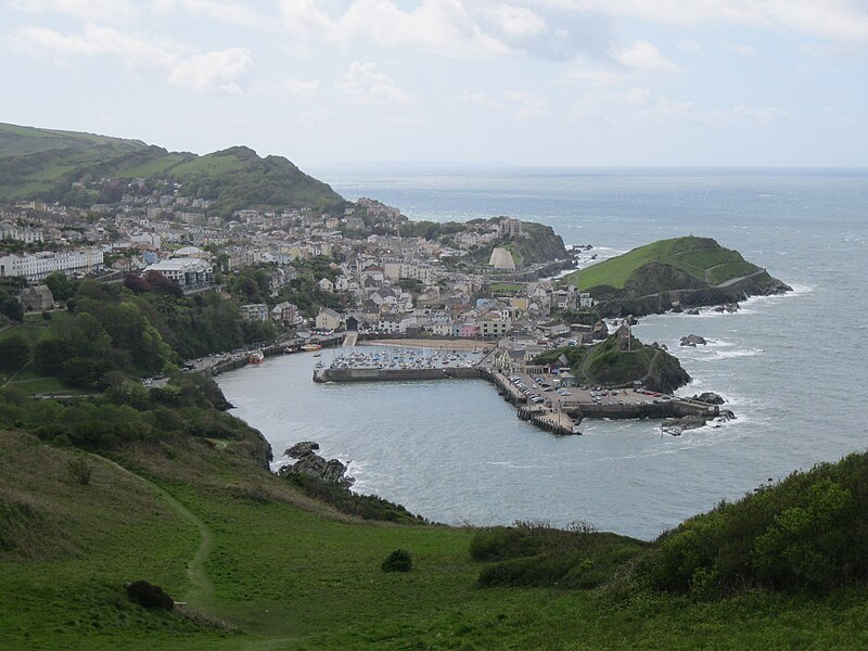 File:Ilfracombe (23050851600).jpg