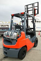 An autogas-powered forklift in Japan. In-vehicle LPG bottle 011.JPG