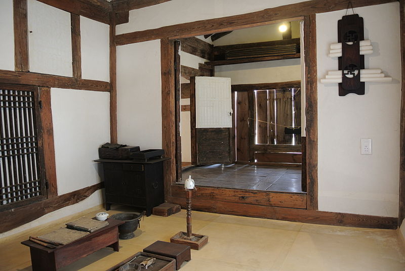 File:Interior of a traditional Korean house.JPG