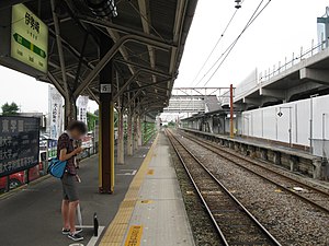 JREast-Ryomo-line-Isesaki-station-platform-for Maebashi-20090709.jpg